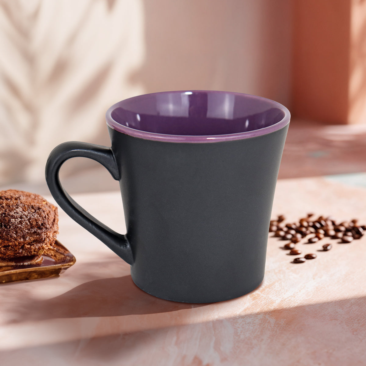 Taza de Cerámica Negra con Interior Morado