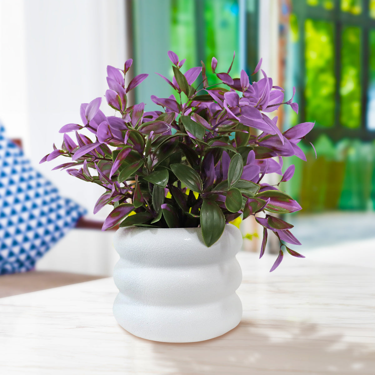 Maceta Blanca con Flor Artificial Color Morado
