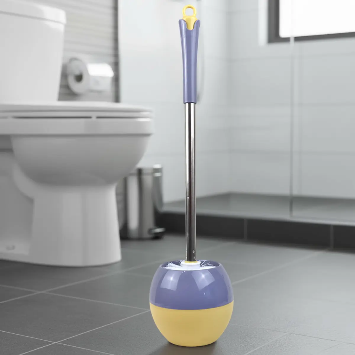 Cepillo con Base para Baño, Color Gris