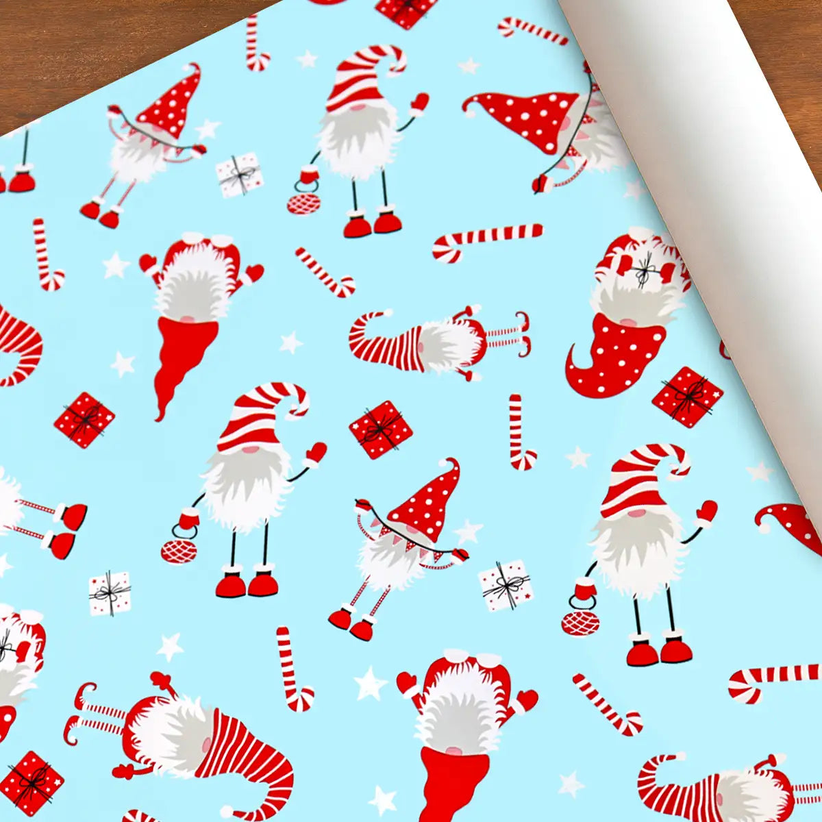 Papel para Envolver Regalos Navideño, Gnomo, Color Azul