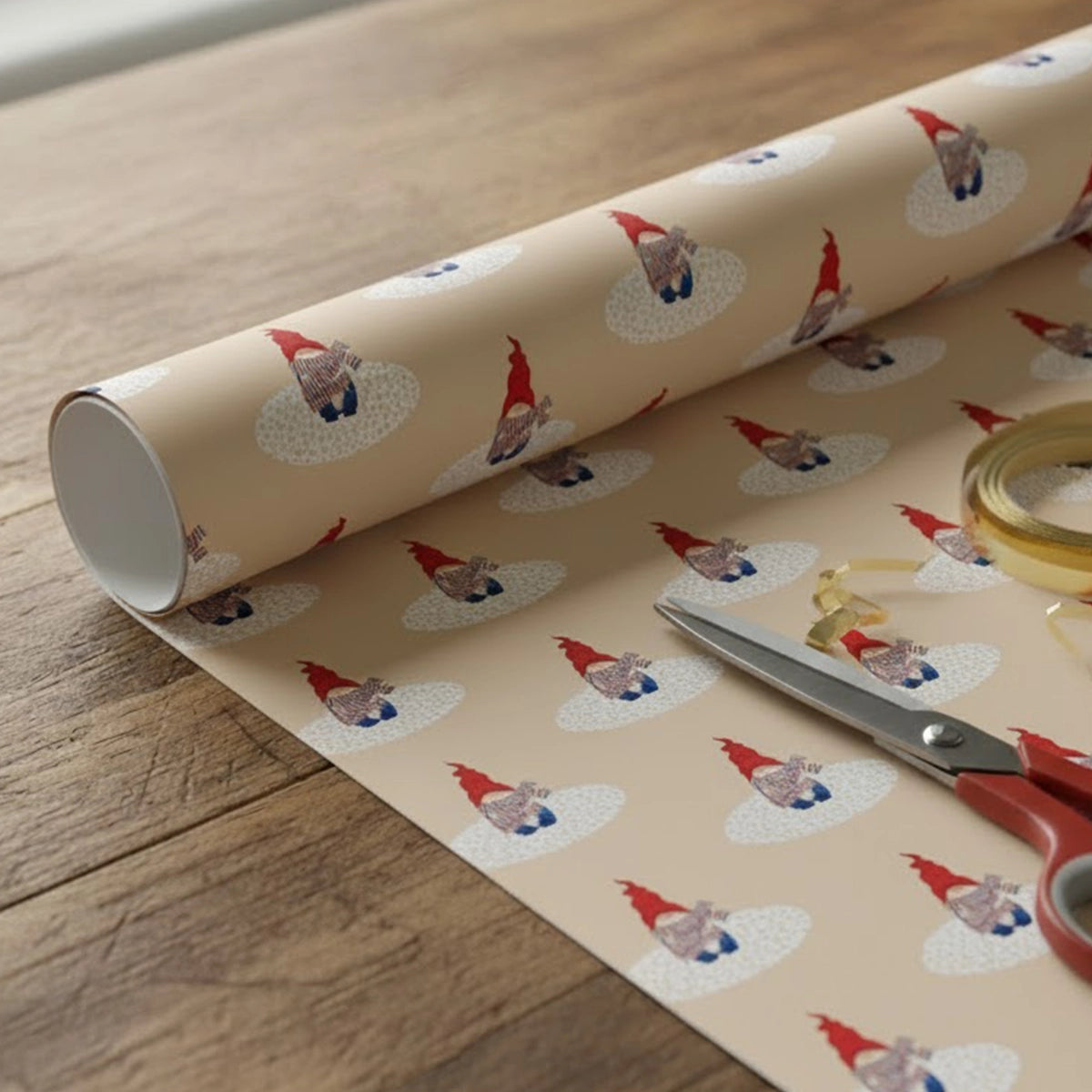 Papel para Envolver Regalos Navideño, Diseño Gnomo