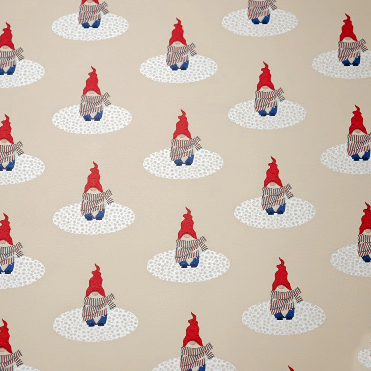 Papel para Envolver Regalos Navideño, Diseño Gnomo