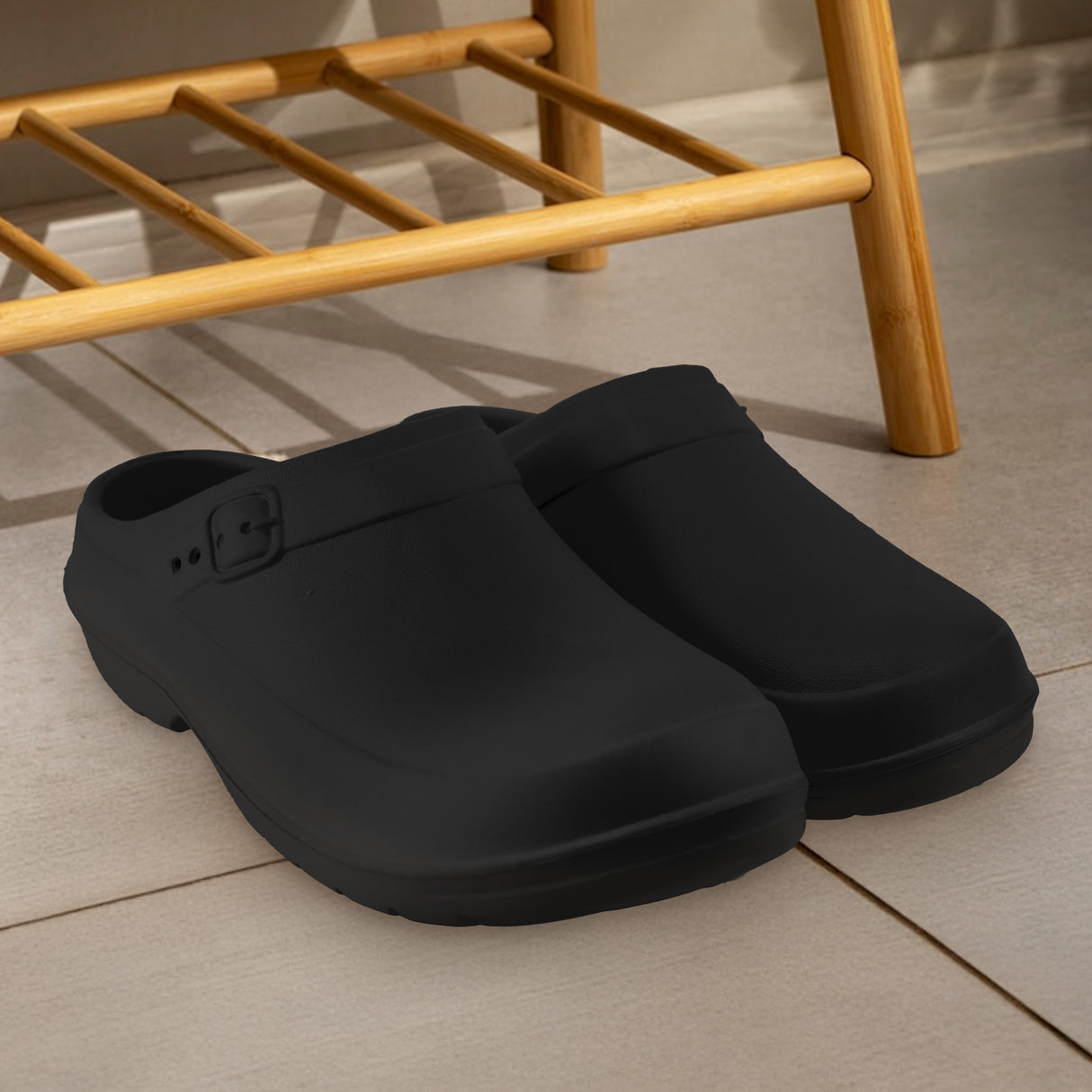 Zapatos sin Cordon, Tipo Crocs, Color Negro