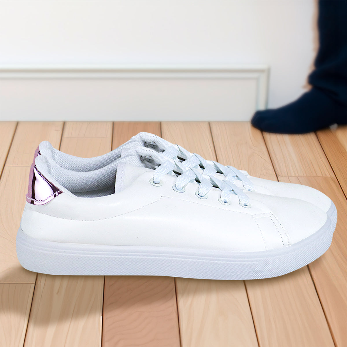 Tenis Blancos con Detalle Brillante Rosa