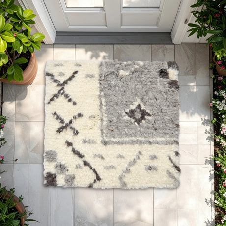 Mirea, Tapete Cuadrado