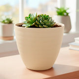 Maceta de Plástico, Textura Líneas, Color Crema