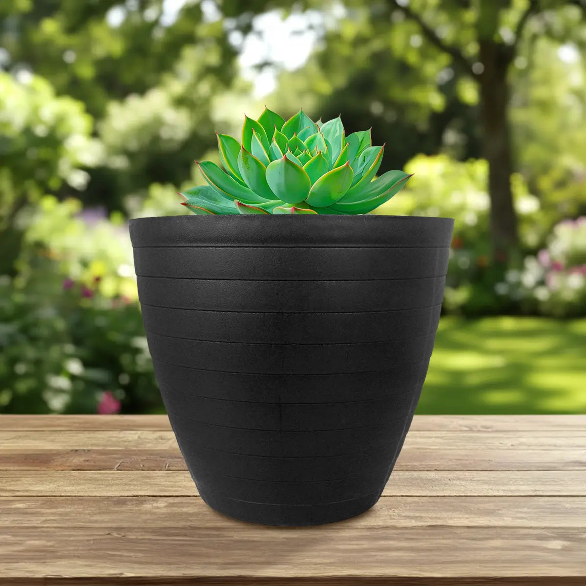Maceta de Plástico, Textura Líneas, Color Negro