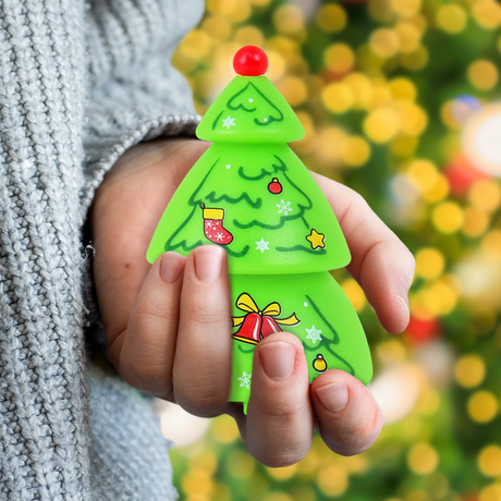 Squishy Navideño, Pino con Detalles Rojos