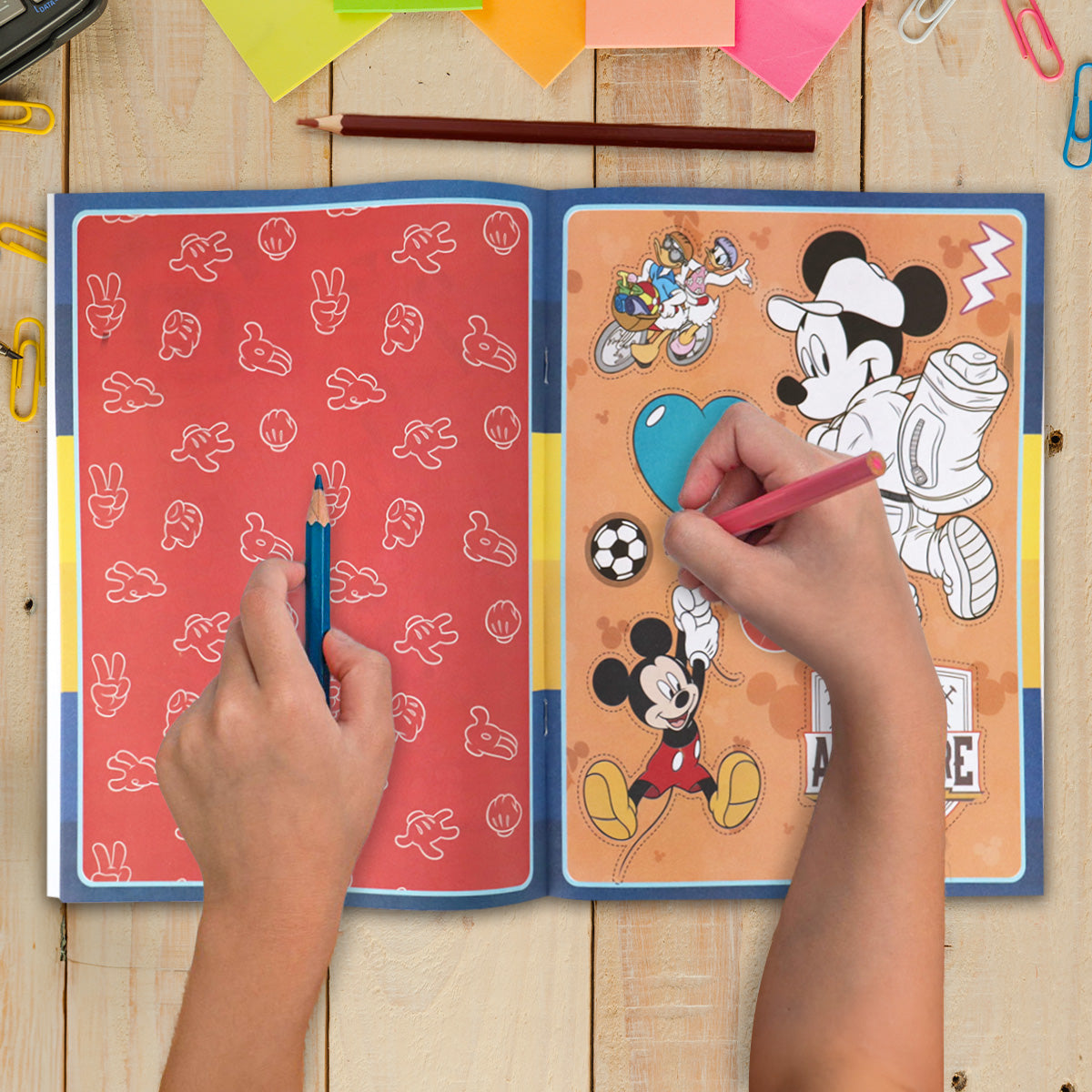 Mickey y sus Amigos, Libro Recortable