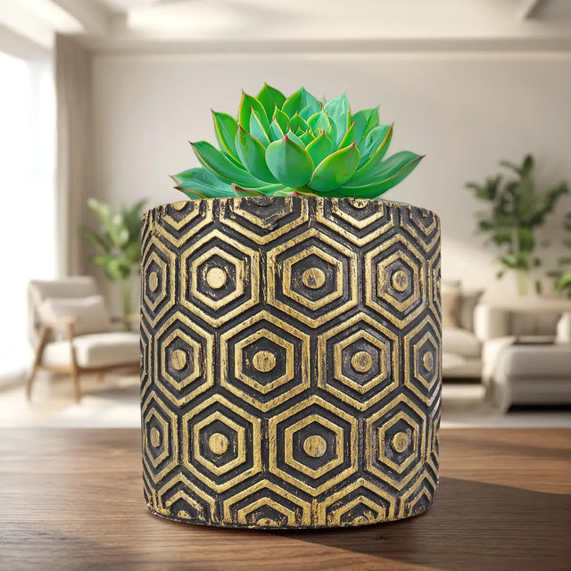 Maceta Textura Hexagonal, Color Negro y Oro