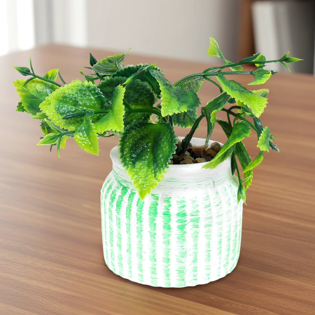 Planta con Maceta Circular, Color Verde