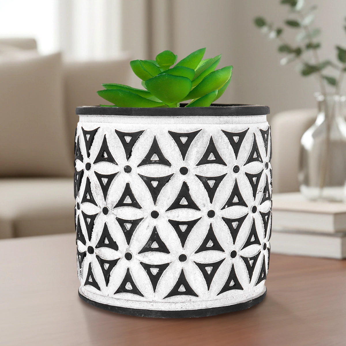 Maceta con Planta Artificial, Diseño Cilindro con Patrón, Color Negro