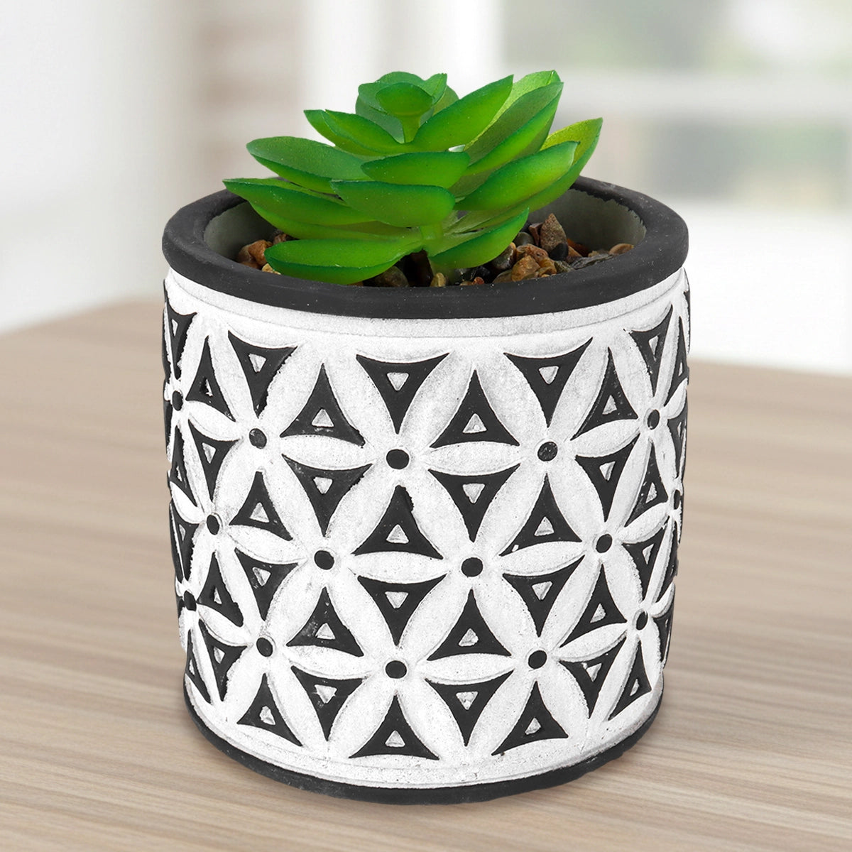 Maceta con Planta Artificial, Diseño Cilindro con Patrón, Color Negro