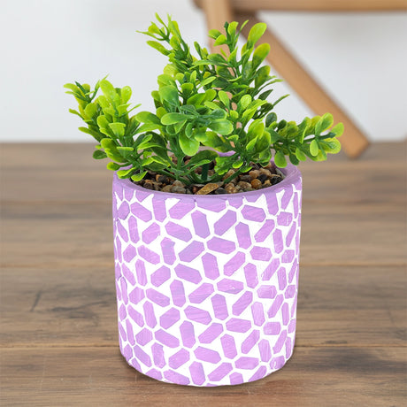 Maceta con Planta Artificial, Diseño con Patrón Figuras, Color Lila