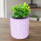 Maceta con Planta Artificial, Diseño con Patrón Flores, Color Lila