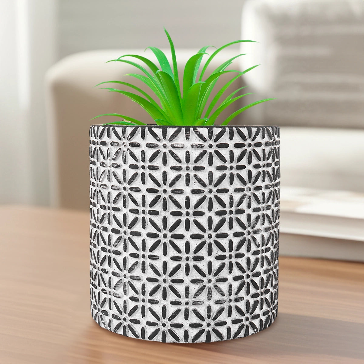 Maceta con Planta Artificial, Diseño con Patrón Flores, Color Negro