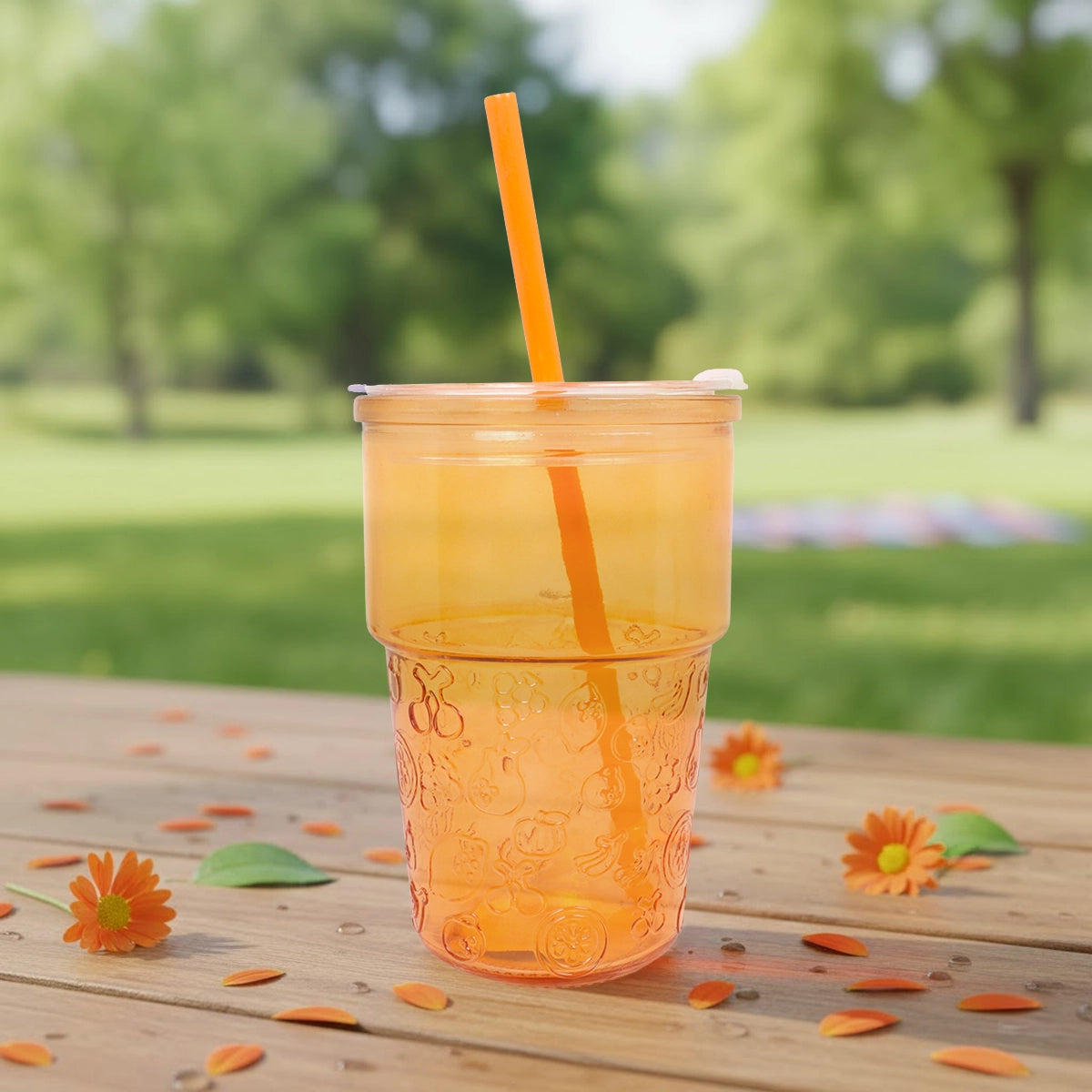 Vaso de Cristal con Tapa y Popote, Relieve Frutas, Color Naranja