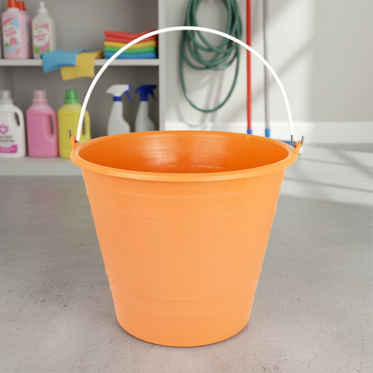 Cubeta de Plástico, Color Naranja, 9 L