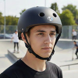 Casco Kriptonics Skateboards, Color Negro