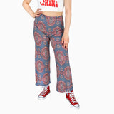 Pantalón Casual color Azul con Estampado Rojo para Dama