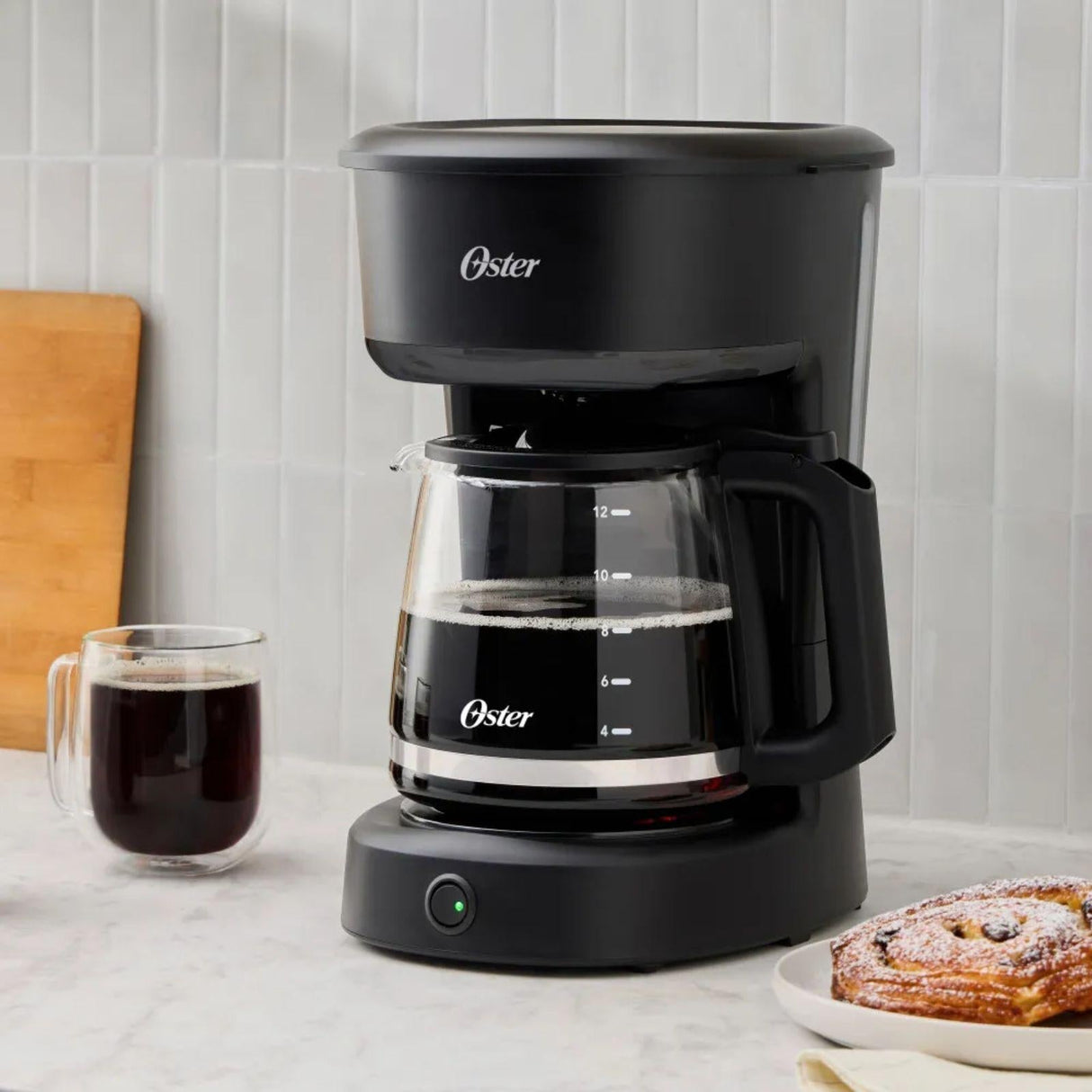 Cafetera Oster 12 Tazas con Filtro Permanente Negro BVSTDCS121B