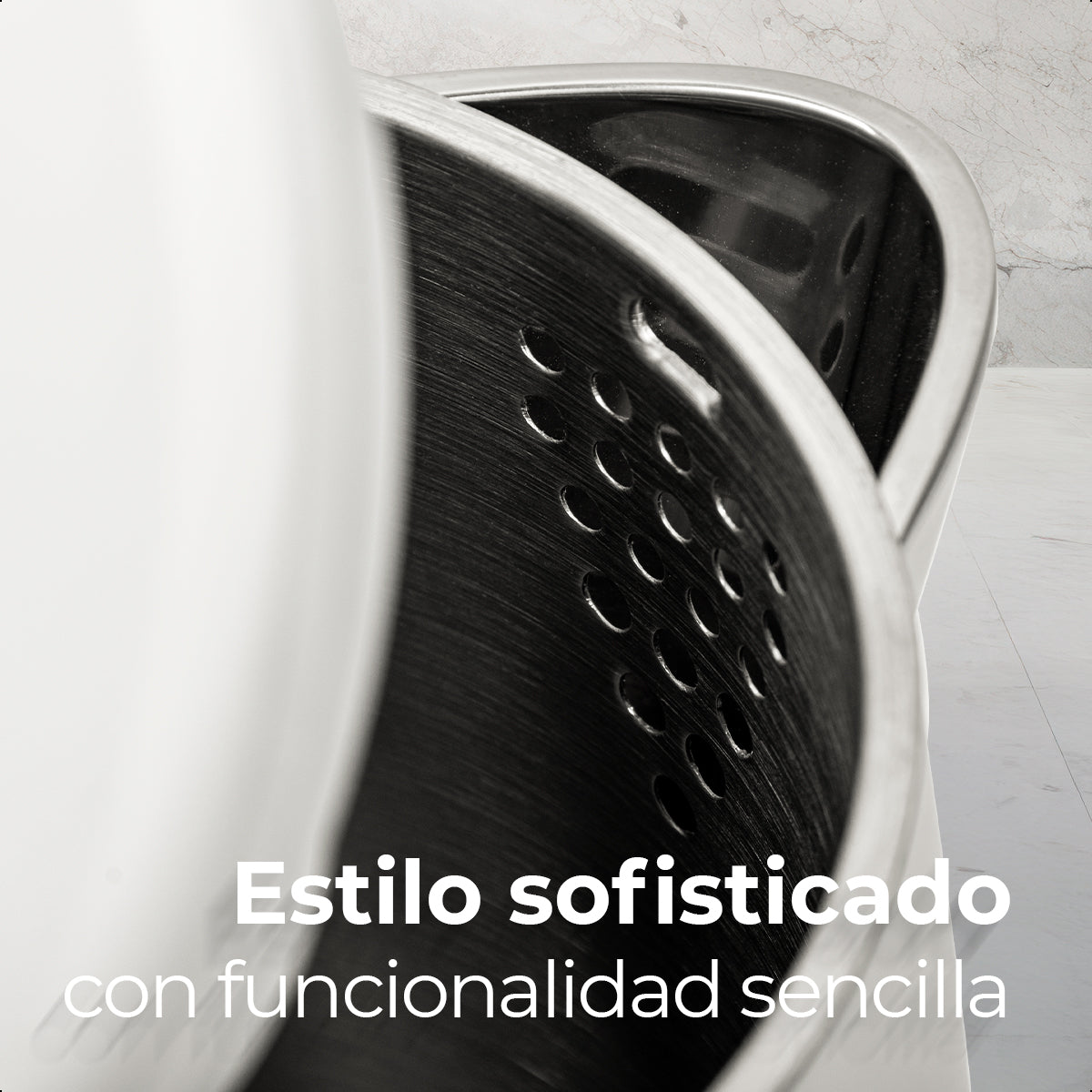 Hervidor ELLE Digital 1.7L Control Táctil Controlador Strix EKWKP101WH