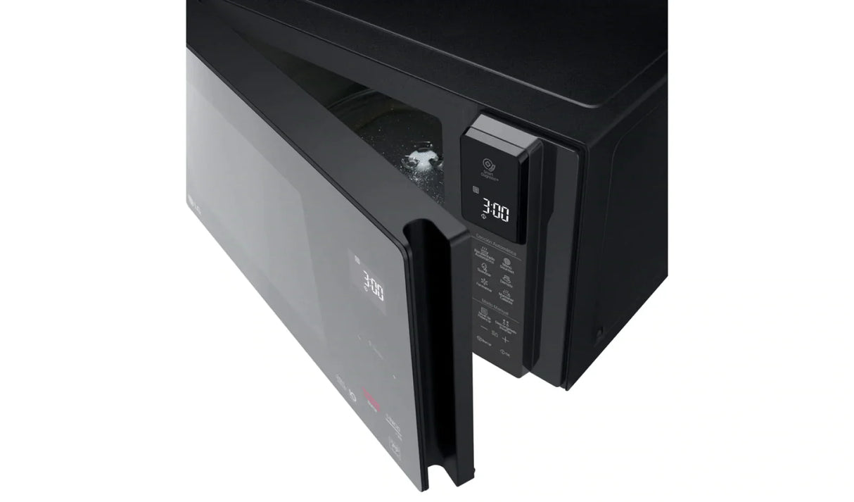 Horno de Microondas NeoChef 1.5 Pies Cúbicos LG MS1596DIR