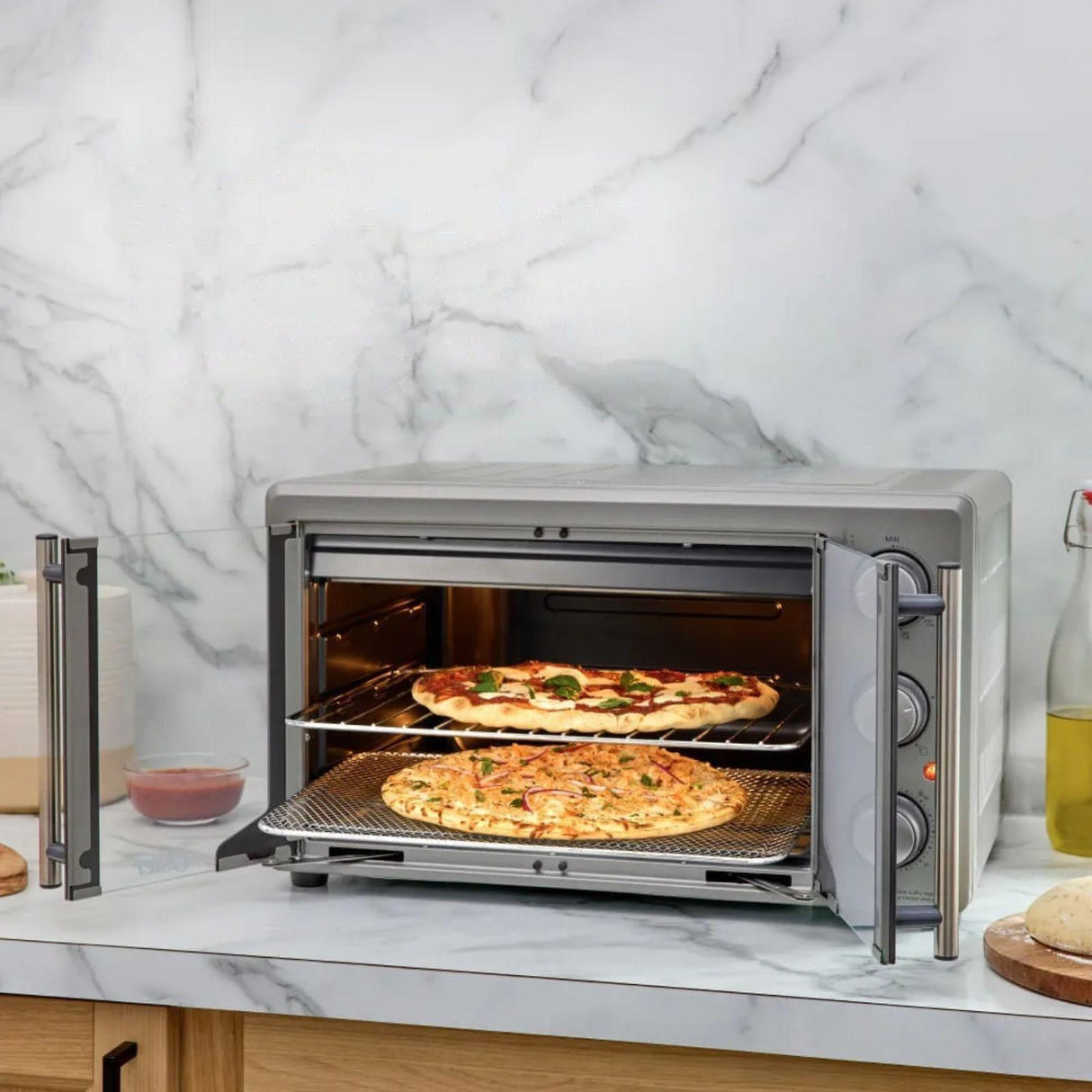 Horno Eléctrico con Freidora de Aire Oster 42 Litros Gris TSSTTV42FDMAF