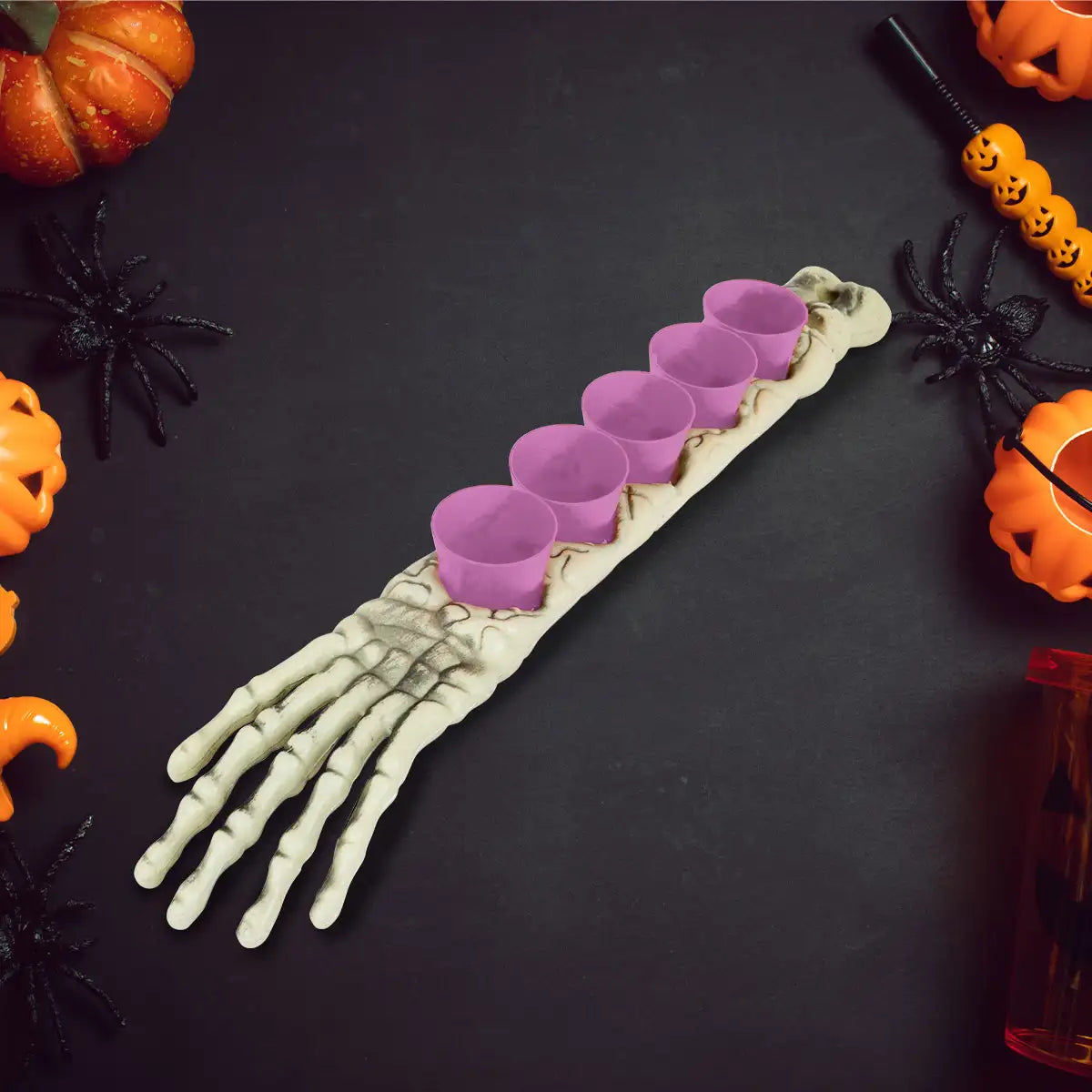 Brazo de Esqueleto con Vasos de Shots Color Morado
