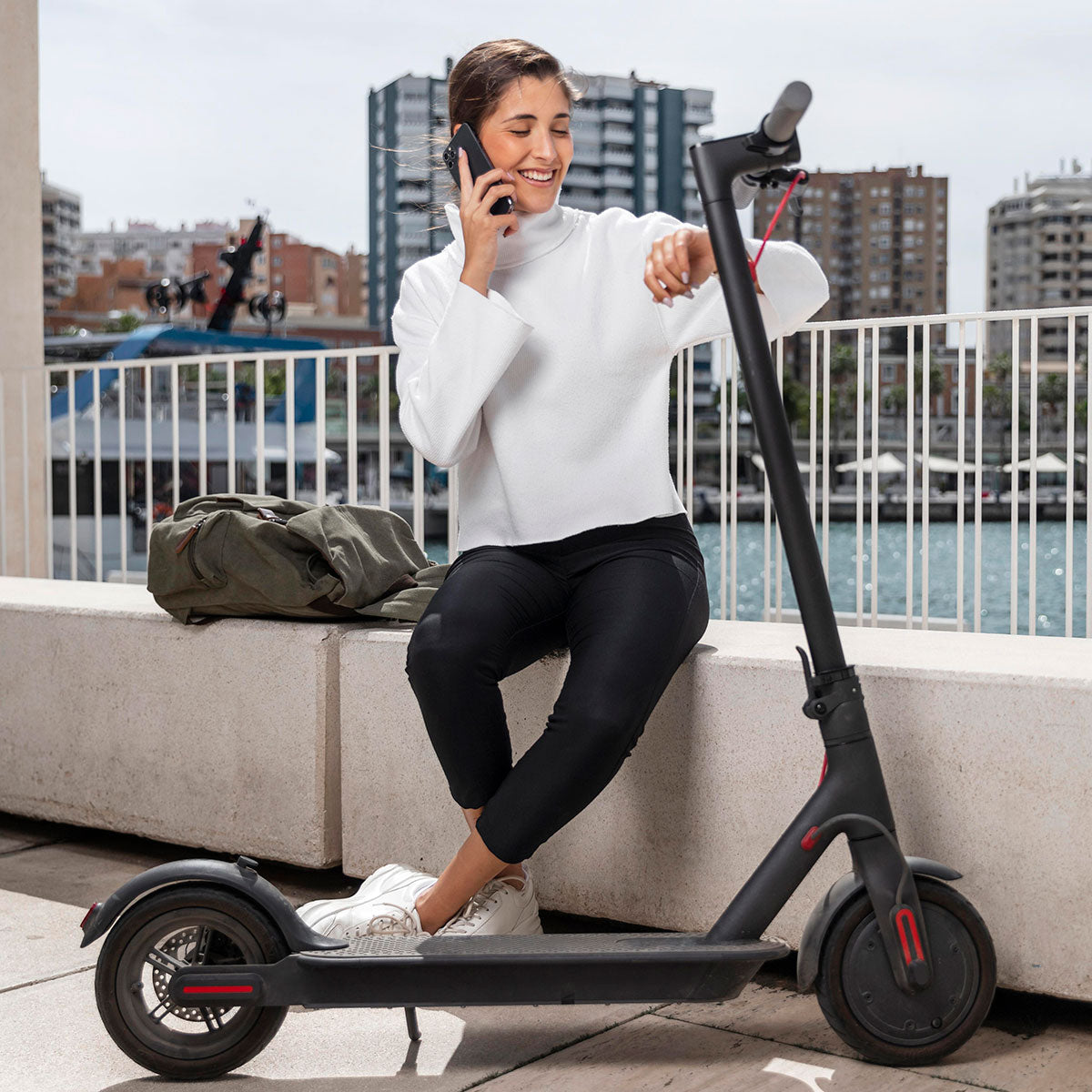 Scooter Plegable Kiwo Color Negro, Motor 250w, Velocidad Máxima 25km/h